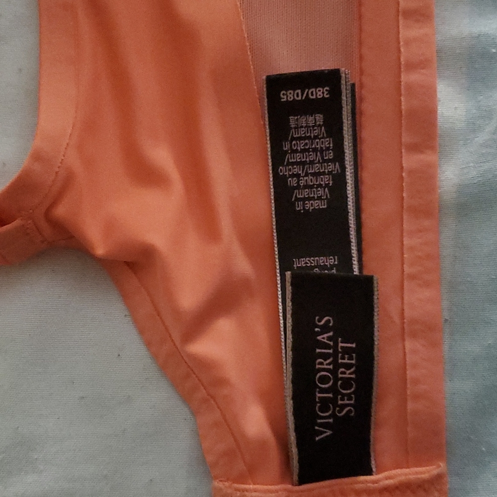 Bras - Picture 2 of 7